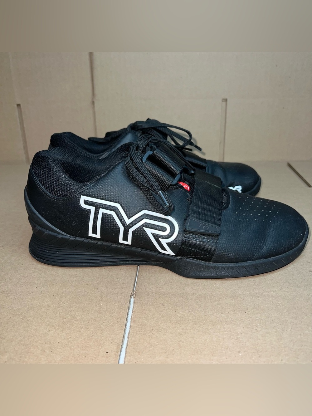 TYR L-1 Lifter Weightlifting Shoes Mens US 9 Black FLAW